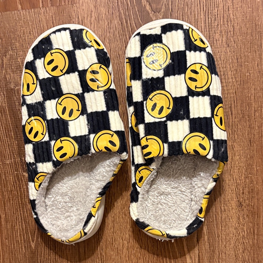 Smiley Face Checkered Slippers